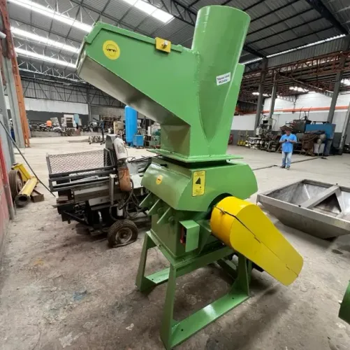 Moinho Triturador Industrial de Martelos / Impacto com Motor WEG 50 CV