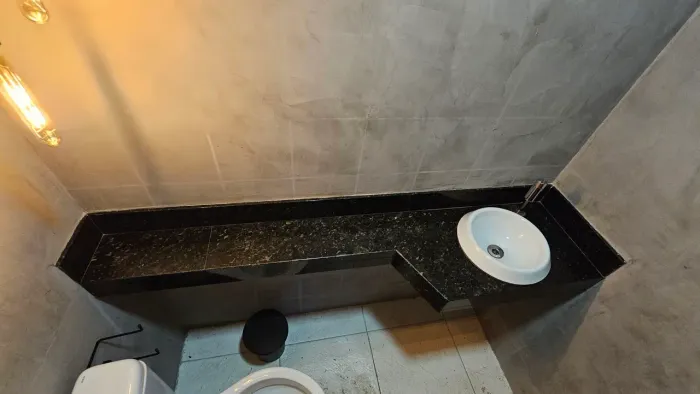 Cuba com torneira e bancada de marmore