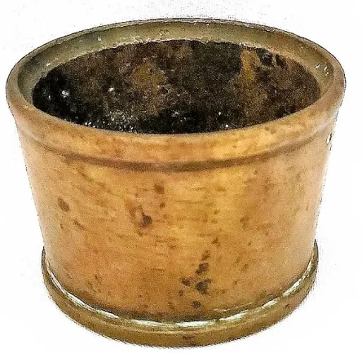 Antigo almofariz produzido em bronze maciço dourado não acompanha pistilo (soquete)