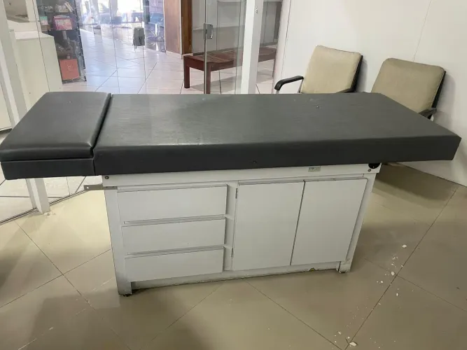 Maca com armário usada 
