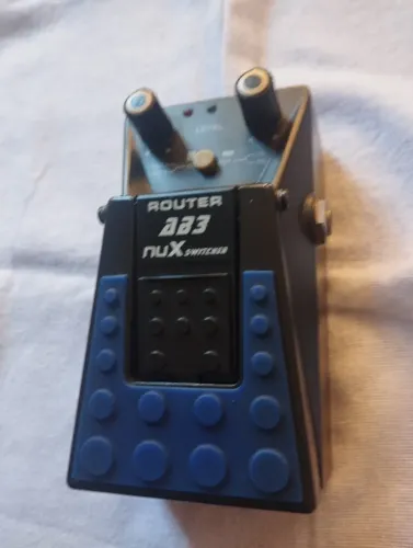 PEDAL PARA GUITARRA  NUX  ROUTER AB3, AB BOX, SÉRIE ANTIGA, ESTADO DE NOVO