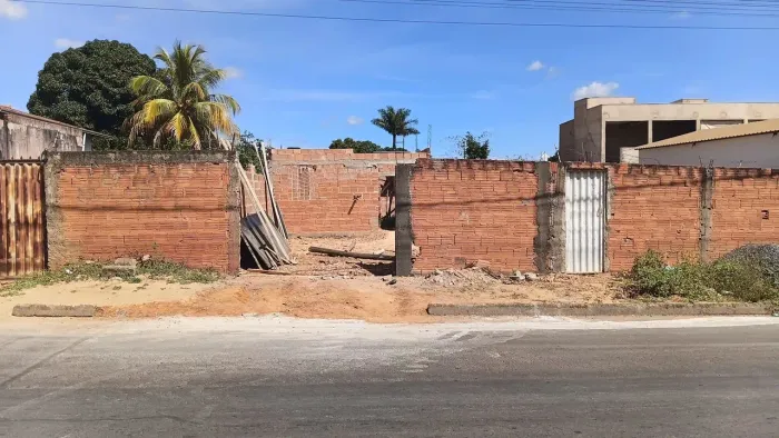 Vendo casa construindo