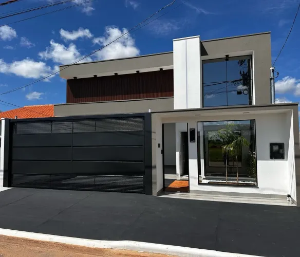 Casa Nova de Alto Padrão à Venda Jardim Europa III
