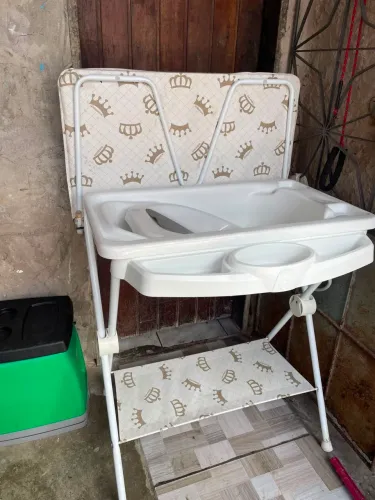 Banheira com trocador completo.