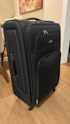 Vendo Mala Viagem 23Kg, adquirida em Lisboa. Único uso. Excelente estado de conservação.