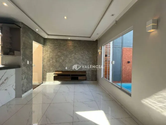Casa Semi Mobiliada para Alugar por R$2.000,00 com 2 Quartos na Rua Miguel Moreira de Carv