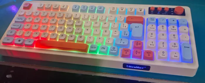 Teclado mecânico com todas as teclas e mouse game, ideal para quem gosta de jogar