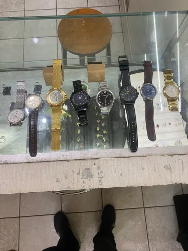 Relógio, usados todos originais,no precinho de $200 reais, aceito proposta