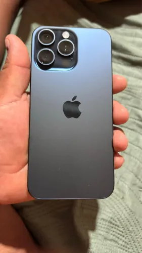 Vende-se um iPhone 15 pro Max semi novo todo original 