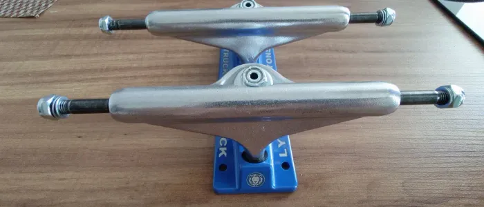 Truck lyons skate tamanho 149 central vazado top