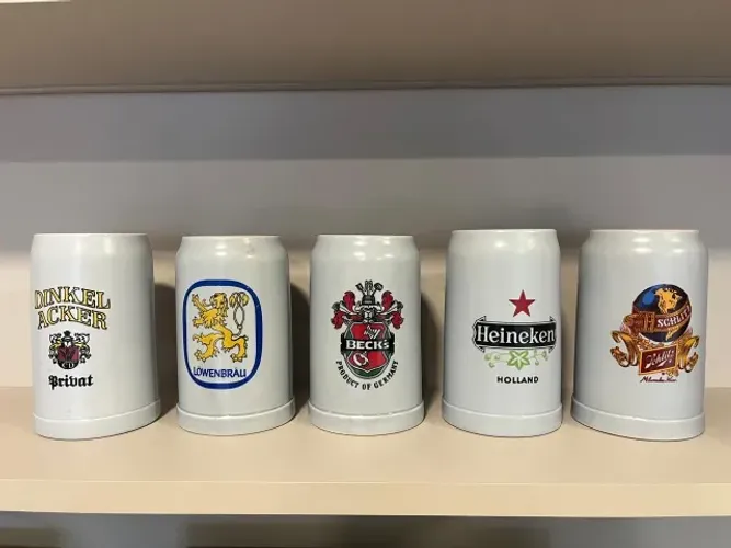Coleção de 5 canecos chopp de 1 litro de marcas de cervejas importadas Ceramarte