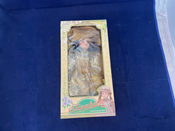 Brinquedo Boneca de Porcelana Articulada Colecionável