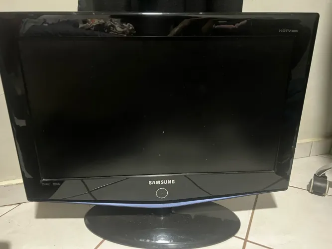 TV / Monitor Samsung 26" LCD HD (Linha Bordeaux) - Perfeita p/ PC, Games e Vídeo