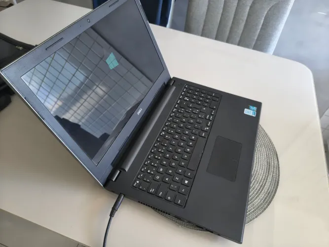 Notebook Dell 15,6' polegadas 8 Gb de Ram Hd 500gb + SSD 128Gb
