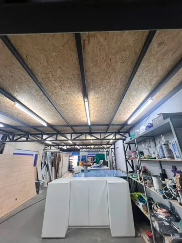 MEZANINO METÁLICO DE 100 m² À VENDA