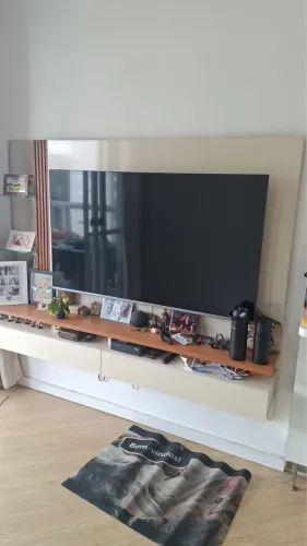 Painel tv com rack e estante lateral vidro