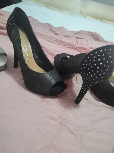 Pacote: 2 pares de calçados de salto alto (n°37)