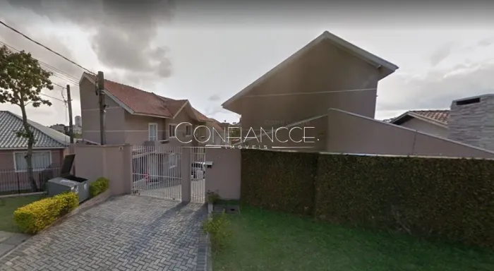 Sobrado de 3 Quartos com Suíte à venda no bairro Capão Raso em Curitiba/PR