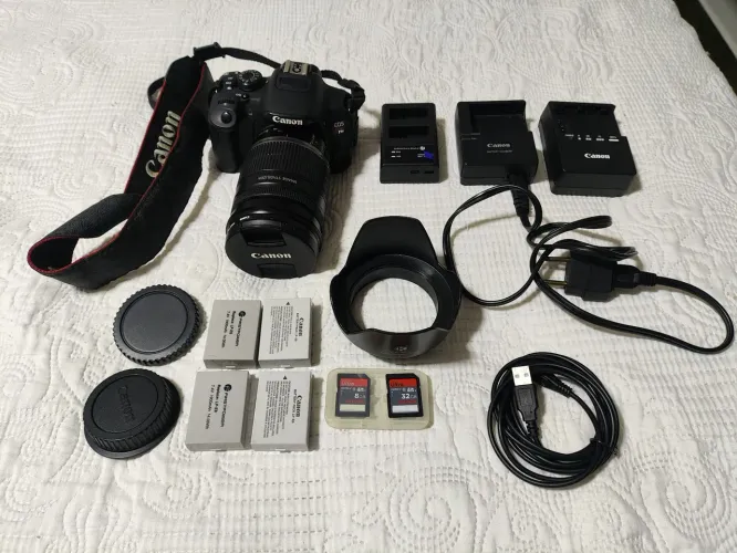 Canon EOS Rebel T5i + Lente 18-200mm IS + Kit Completo | Excelente Estado
