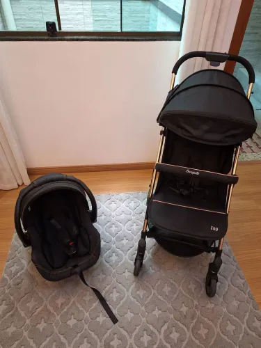 Carrinho de bebê Burigotto e bebê conforto Galzerano