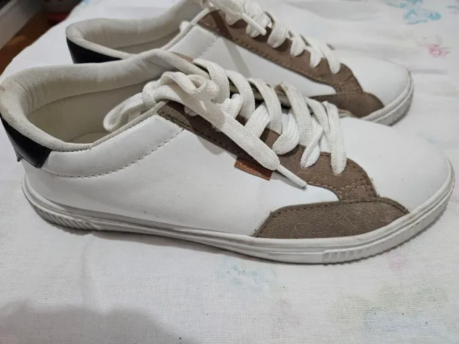 02 pares pelo preço de 01 par(01 branco e 01 preto) - Anacapri
