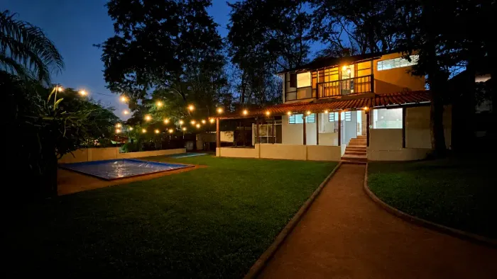 Chácara 2.500 m² com casa, piscinas, lago e pomar perto de Ribeirão Preto