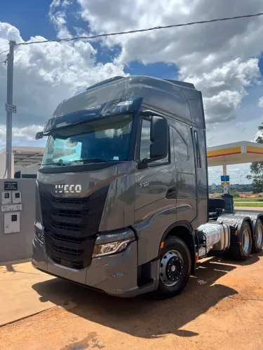 ÁGIO IVECO S-WAY 6x4 2025