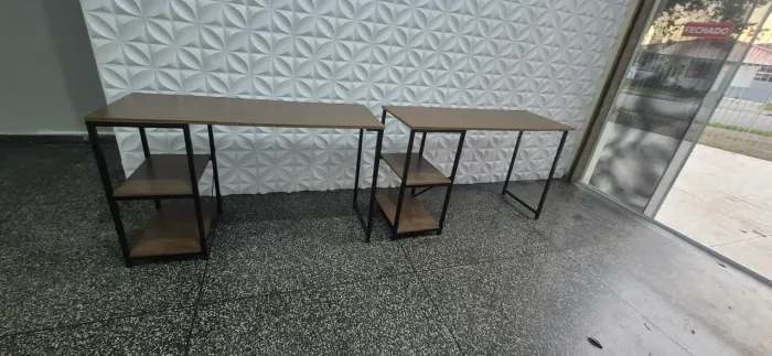 Mesa escritorio estilo industrial as duas mesas por 250,00