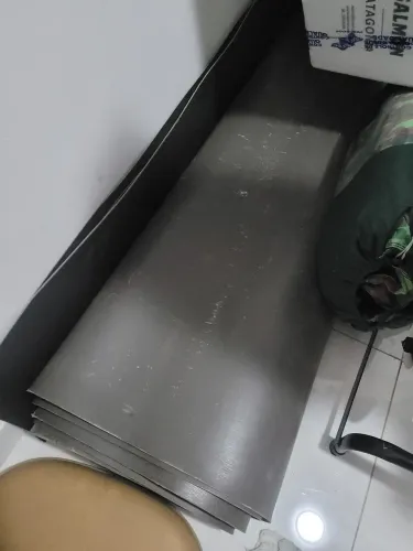 Vendo uma lona de lago