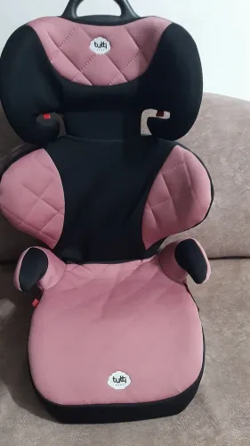 Vendo cadeirinha  para carro,semi nova,sem rasgados  ou defeitos 