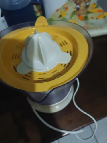 Vendo 1 espremedor de frutas