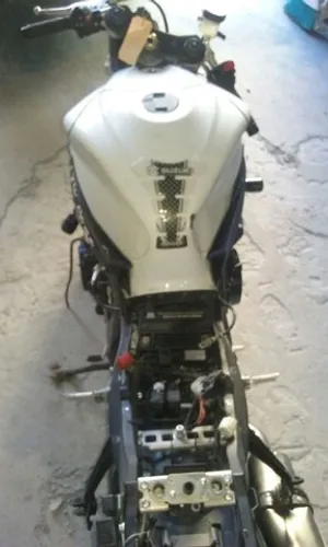 Sucata de moto para retirada de peças Suzuki Srad 750 2012/2013