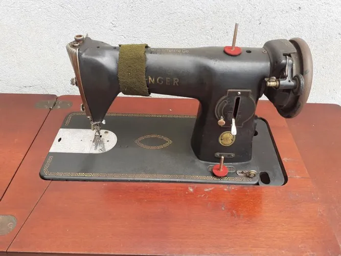 Máquina de costura singer Antiga