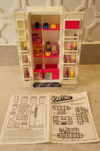 Brinquedo Geladeira Barbie Mattel anos 70 c manual raridade
