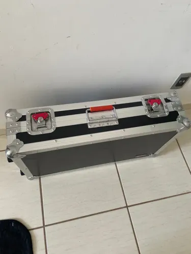 Case GATOR com board para pedais