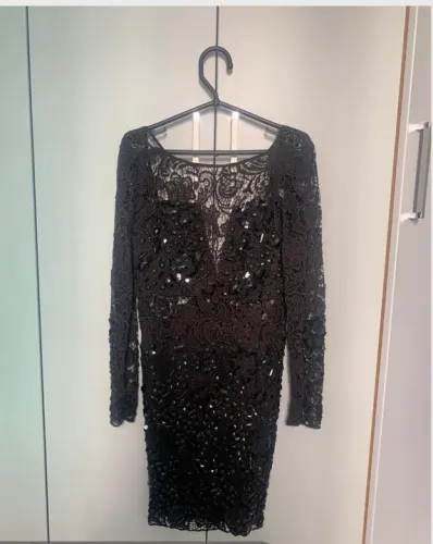 Vestido de festa de renda com bordados e pedrarias Agilitá TAM 40