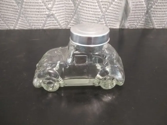 Frasco de vidro em formato de Fusca