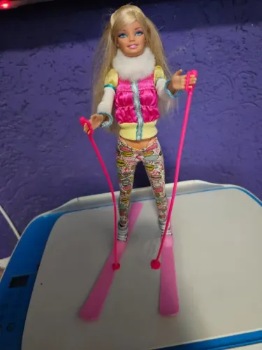 Boneca Barbie Esquiadora - Pronta para a Aventura!