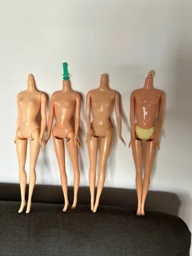 Quatro corpos Barbie 