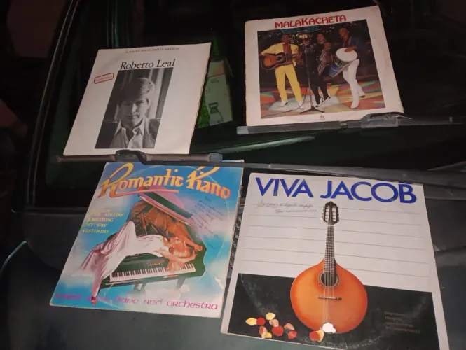 Lotes de CDs e Vinil - Roberto Leal, Romantic Piano, Viva Jacob e Malakacheta