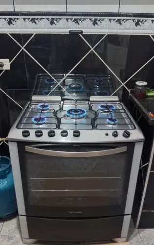 Fogão Eletrolux 5 bocas e forno com gril