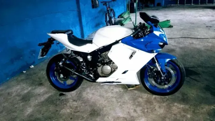 Comet 250, ano 2009 - Para tirar peças