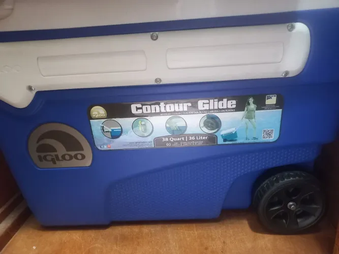 Cooler com Rodas Igloo Contour Glide 38QT - 36L com  brinde