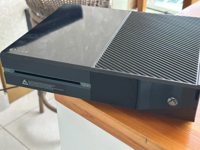 Xbox one + 3 Jogos