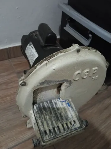 Recortador de gesso odontológico