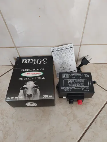Aparelho para cerca elétrica Fazendeiro novo. 