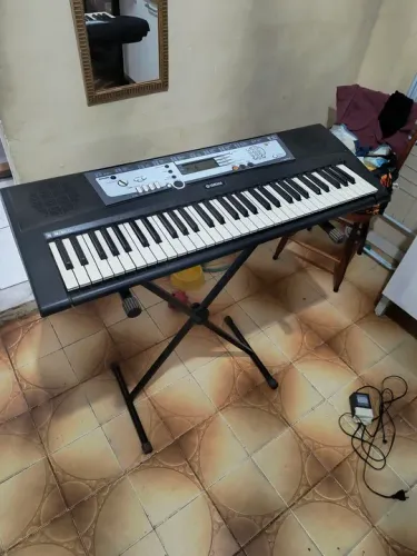 Teclado Yamaha PSR-E213
