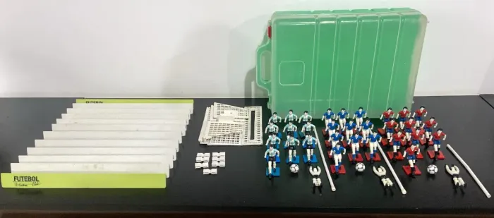 Lote Maleta Futebol Club Gulliver Seleções (Leia)