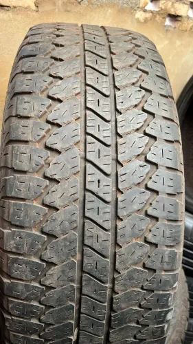 Pneu 275/60/20 Goodyer de  85 % vida útil