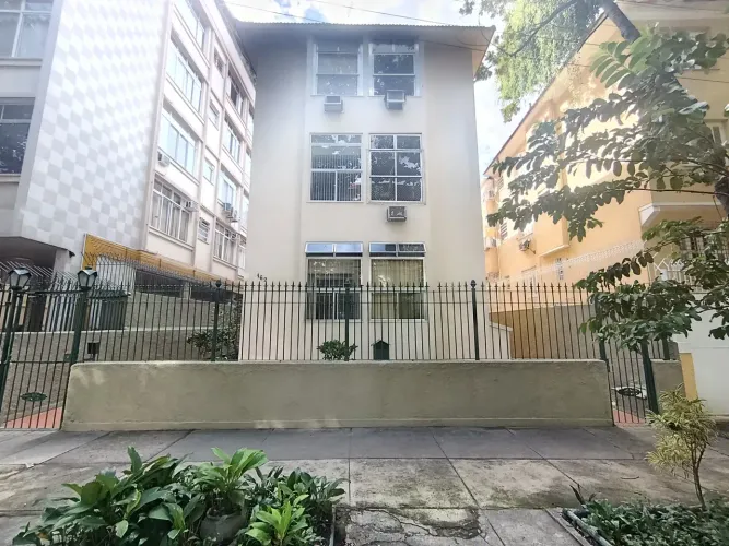 APTO HÁ 03 QUADRAS DA PRAIA, PRÓX. AO TEATRO DO LEBLON, PARALELA A RUA BARTOLOMEU MITRE.